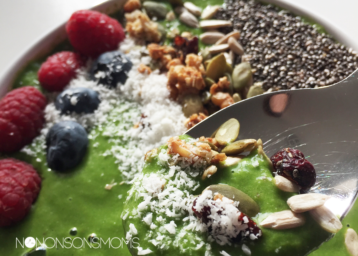 groene smoothie bowl met spinazie - vegan