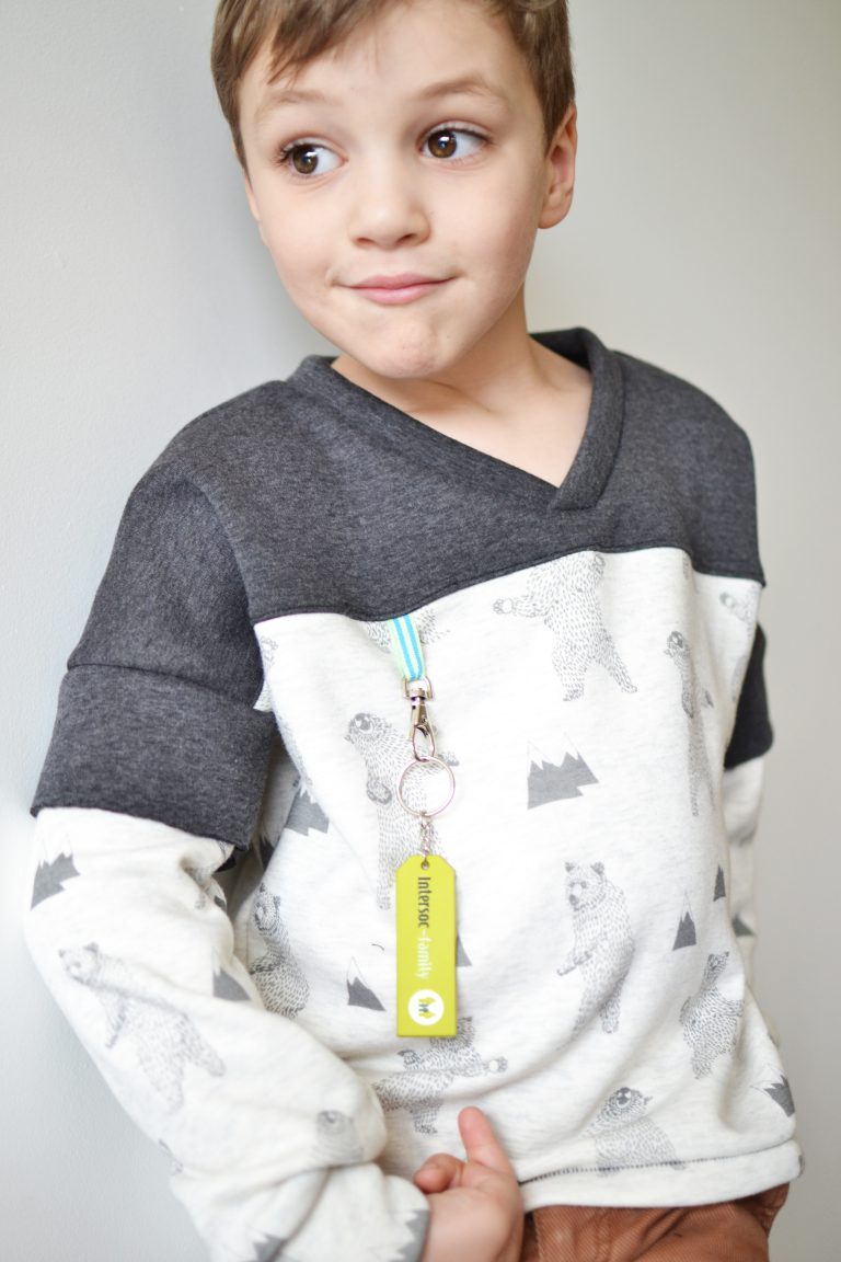 MOMM Small Things Sweater Not Another V-shirt 